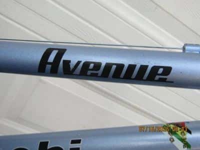 BIANCHI Avenue;5' to 5'3";many new parts;hybrid/comfort;city/commuter 5