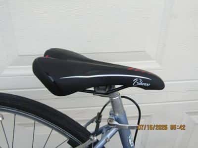 BIANCHI Avenue;5' to 5'3";many new parts;hybrid/comfort;city/commuter 3