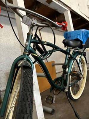 Huffy Regalta Cruiser Bike - 3-Speed 3