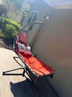 Free swinging chair 1