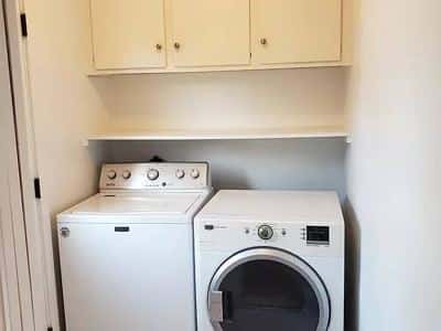 Beautifully updated and renovated 3 equally-sized bedroom Reinier Park 2