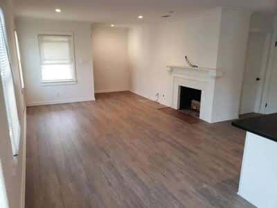 Beautifully updated and renovated 3 equally-sized bedroom Reinier Park 5