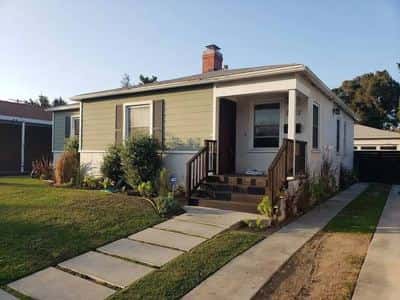 Beautifully updated and renovated 3 equally-sized bedroom Reinier Park 7