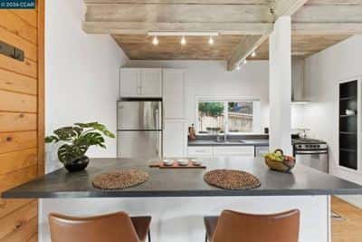 Adorable, cute cottage nestled in the Redwoods above the UC Berkley Ca 2