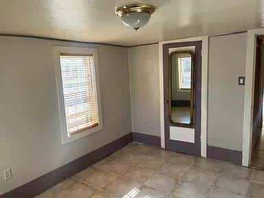 FURNISHED 1 BEDROOM ALL UTILITES INCLUDED! 2