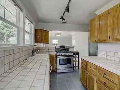 FURNISHED 2 BEDROOM ALL UTILITES INCLUDED! 2
