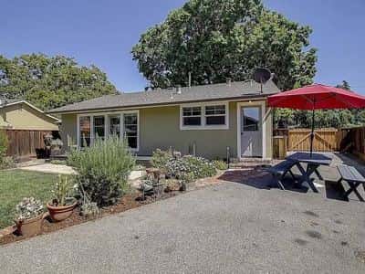 FURNISHED 2 BEDROOM ALL UTILITES INCLUDED! 1