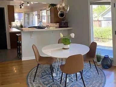 FURNISHED 2 BEDROOM ALL UTILITES INCLUDED! 3