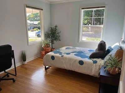 FURNISHED 2 BEDROOM ALL UTILITES INCLUDED! 6