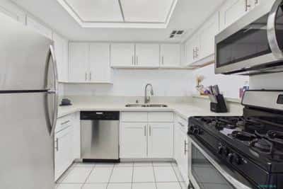 Virtual Tour | 2 Bedroom TH in West Los Angeles | SS Appliances 1