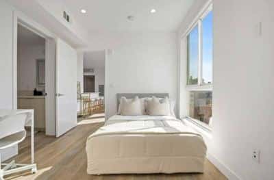 Window Coverings, Elevator, Microwave 5