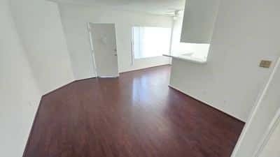 1 BR 1 Bath Apartment in Prime Los Angeles Location with PARKING!! 3