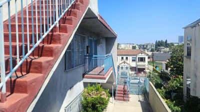 1 BR 1 Bath Apartment in Prime Los Angeles Location with PARKING!! 7