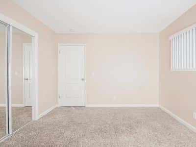 Updated top floor w/stainless steel & parking! Centrally located! 5