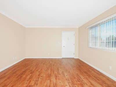 Updated top floor w/stainless steel & parking! Centrally located! 2