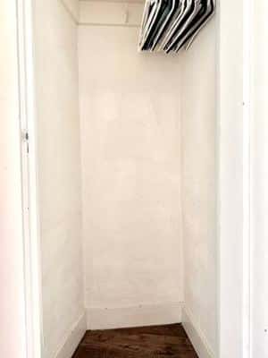 Centrally-located Berkeley studio in clean secure building. All utilit 6