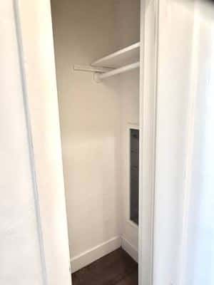 Centrally-located Berkeley studio in clean secure building. All utilit 5