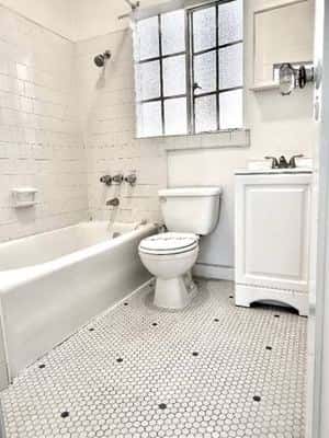 Centrally-located Berkeley studio in clean secure building. All utilit 2