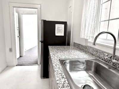 Centrally-located Berkeley studio in clean secure building. All utilit 3