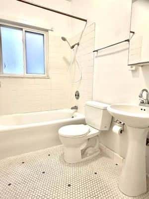 Garden view  Berkeley studio in clean secure building. All utilities i 4