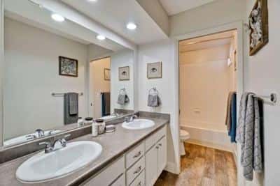 Accent Walls Program, available, Online Rental Payments, Linen Closet 4
