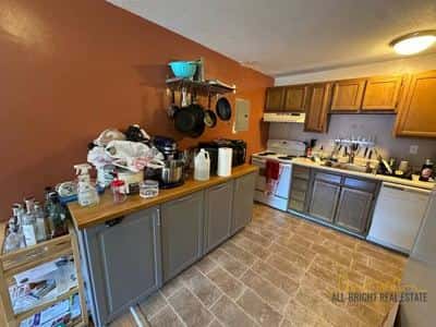 2 BED W A POOL - LAUNDRY - SEPT 1 - HT/HW INCLUDED - BRIGHTON NEAR T 5