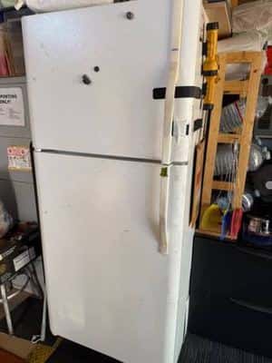 Free working kenmore fridge 1