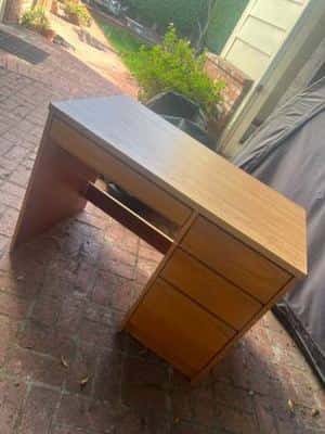 Free desk with drawers 2