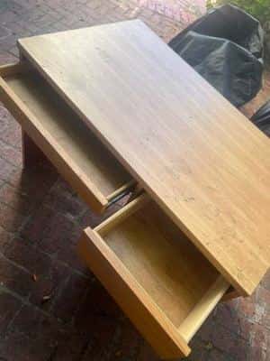 Free desk with drawers 3