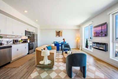 Wood-Style Plank Flooring, 1 Bed, Situated in Los Angeles! 7