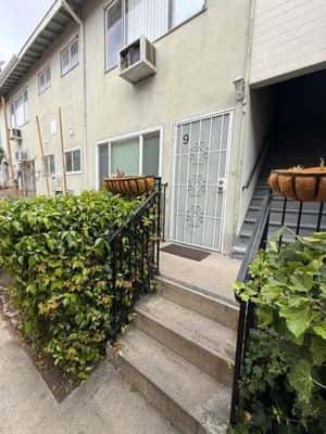 REDUCED - Hollywood Remodel... with no silicone injections! Unfurnishe 2