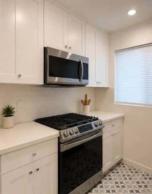 REDUCED - Hollywood Remodel... with no silicone injections! Unfurnishe 6