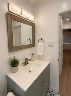 REDUCED - Hollywood Remodel... with no silicone injections! Unfurnishe 8