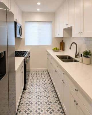 REDUCED - Hollywood Remodel... with no silicone injections! Unfurnishe 5