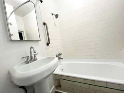 OPEN HOUSE TODAY! Cool Studio, Bright  Ready for Move-in! 5