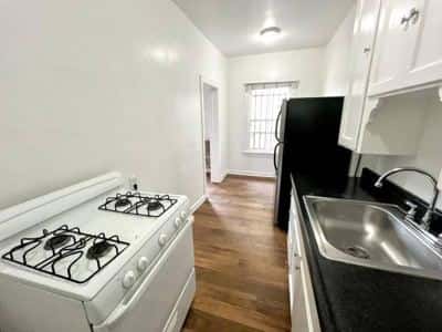 OPEN HOUSE TODAY! Cool Studio, Bright  Ready for Move-in! 1