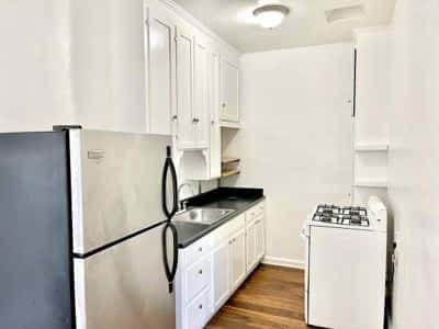 OPEN HOUSE TODAY! Cool Studio, Bright  Ready for Move-in! 3