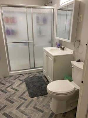 2 bedrooms available in a 5 bedroom apartment 3