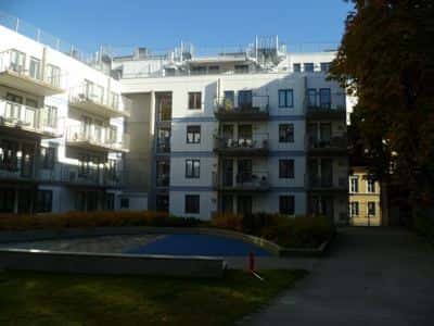 Stor 3 roms moderne leilighet i flotte omgivelse, med oppvarming v,vann og internet inkl og møblert. 3