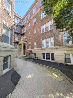 Studio 1 Bath Apartment 7