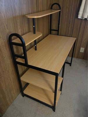 Desk with shelves 2