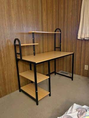 Desk with shelves 1