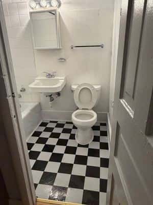 2 BR for rent — 1619 W North Ave APT 3F, Chicago 8