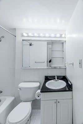 Studio for rent — 220 E 24th St, New York 8