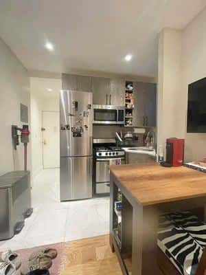 3 BR for rent — 620 E 6th St #23, New York 1