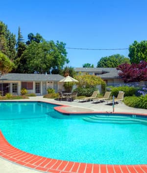 Sharing a 2-bedroom apartment in a complex in Mountain View 1