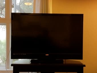 SELLING-VIZIO 47" HDTV 1080p 120Hz ($400) 1