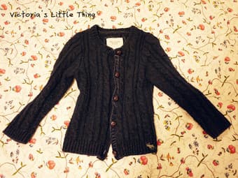 Abercrombie & Fitch navy blue sweater - $49 1