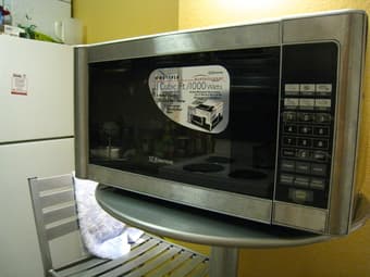 Moving Sale: 1000w Microwave Oven in good condition for $45 1