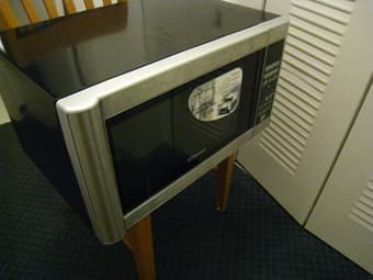 Moving Sale: 1000w Microwave Oven in good condition for $45 2